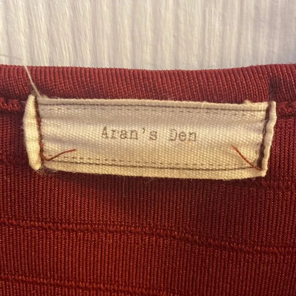 ARAN’S DEN MAROON DRESS - Picture 4 of 4